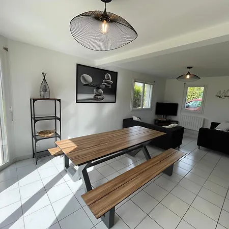 Holiday home Ty Plom Proche Du Centre Et Des Plages Plomeur